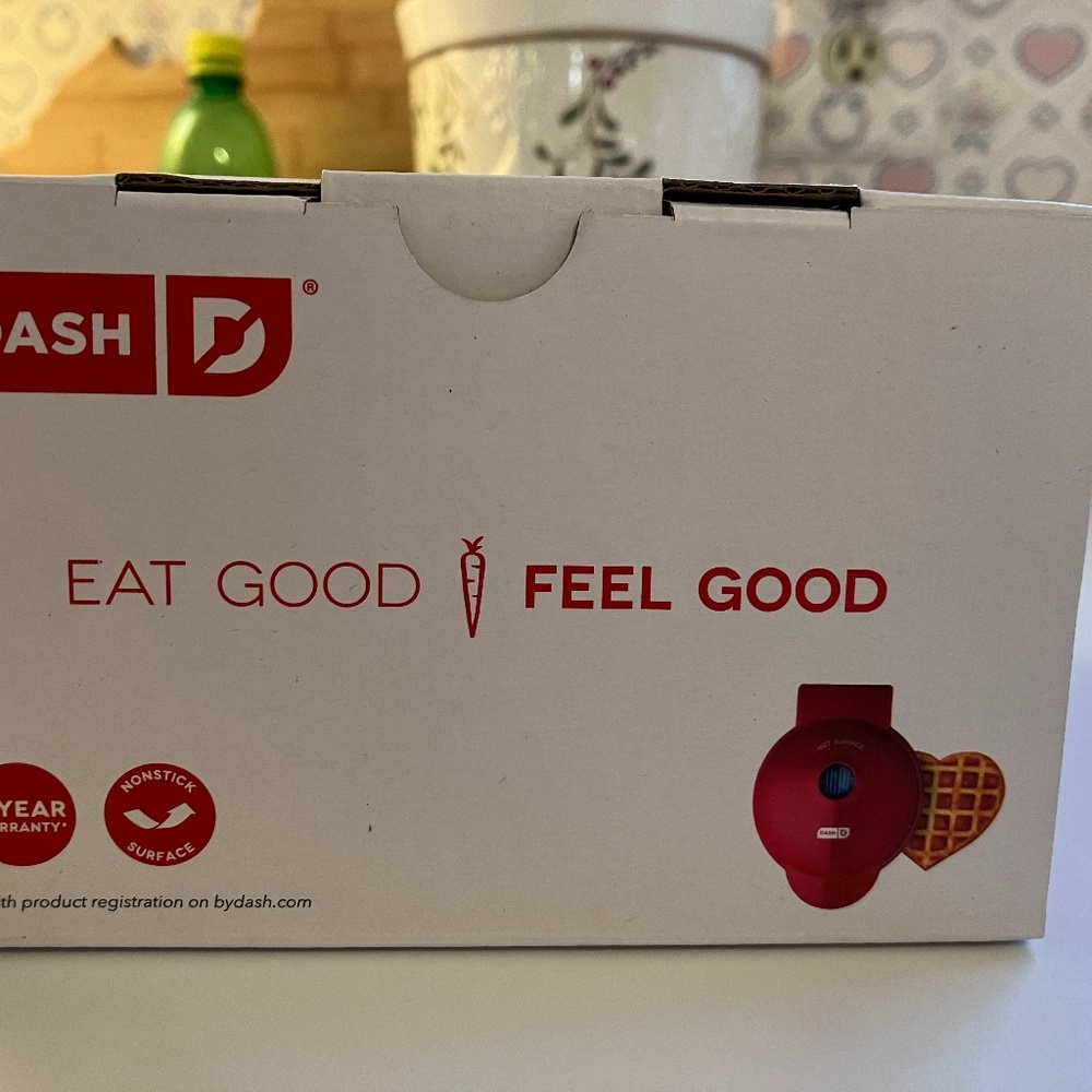 NWOT! ❤️ DASH Mini Heart ❤️ Waffle Maker! - Picture 9 of 14